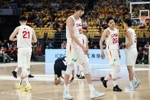 上场赛后有人说中国男篮主场打得够差的 有些时候连骂都不想骂了
